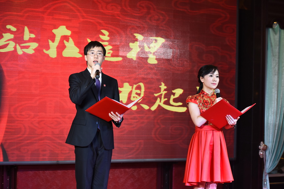 诗朗诵《站在这里》