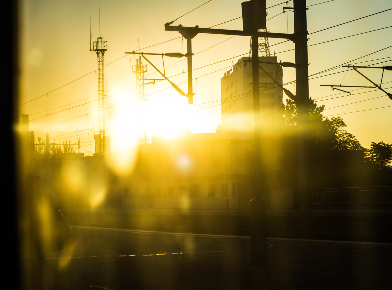 二等奖 薄雾晨光-集团总部-钟波
